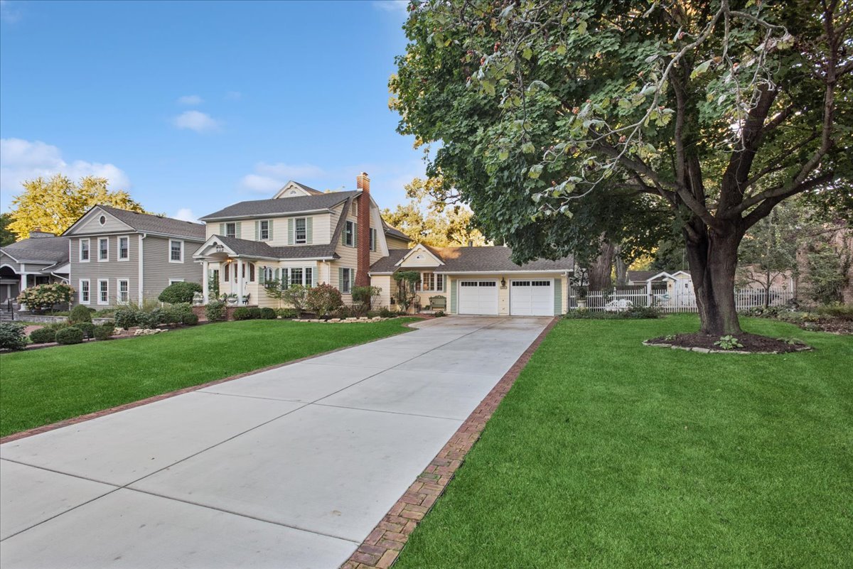 735 Hawthorne Lane