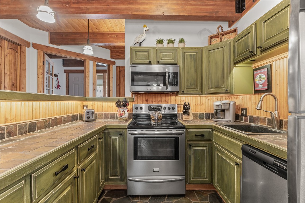 2747 Burgess Creek ROAD 6