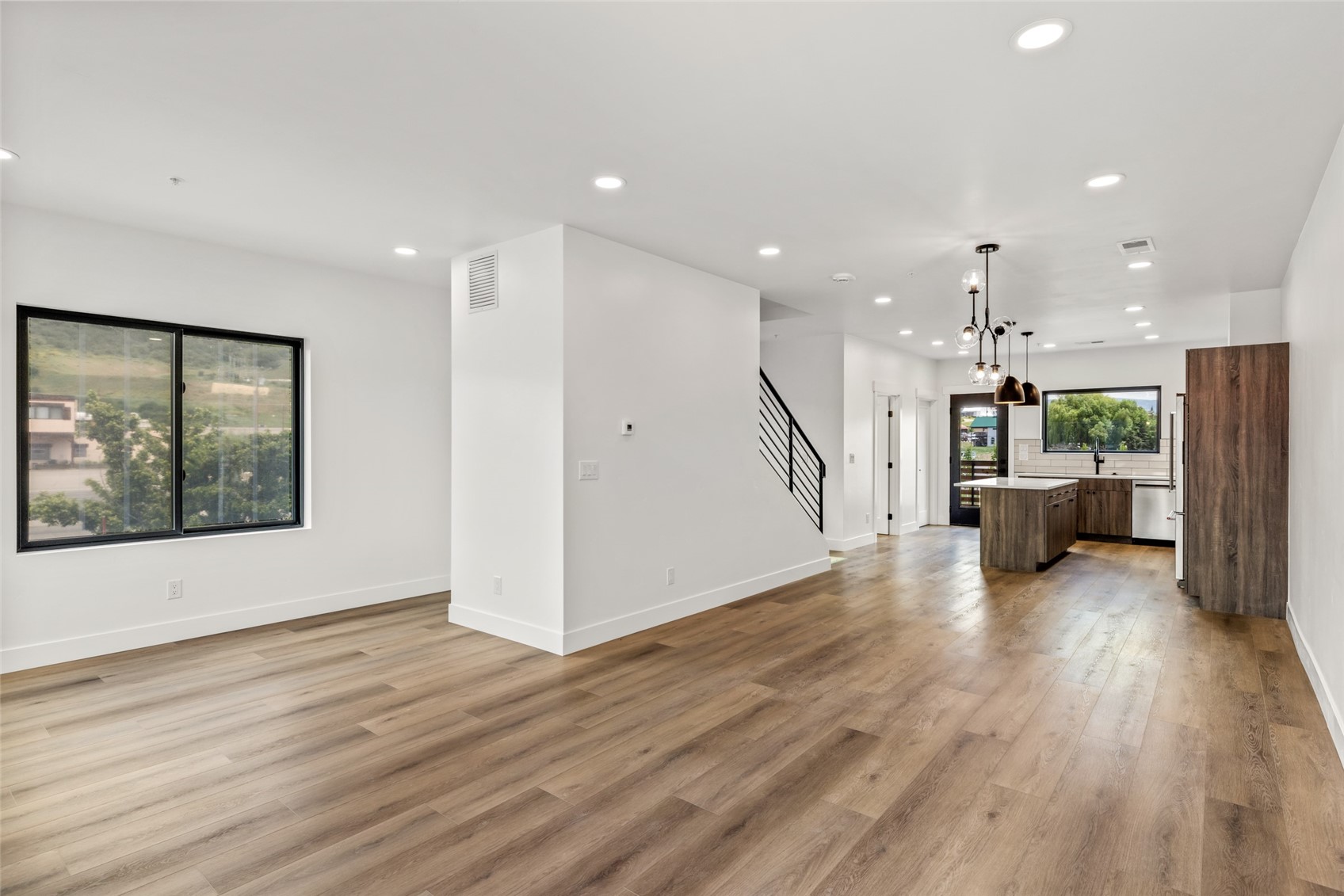 1899 Luna LANE 21