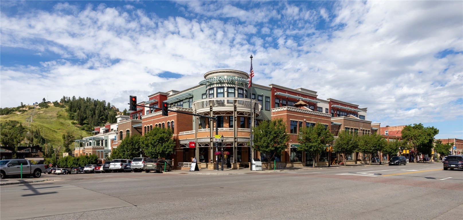 703 Lincoln AVENUE B206