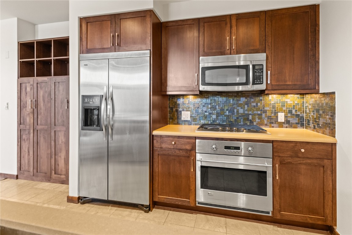 703 Lincoln AVENUE B206