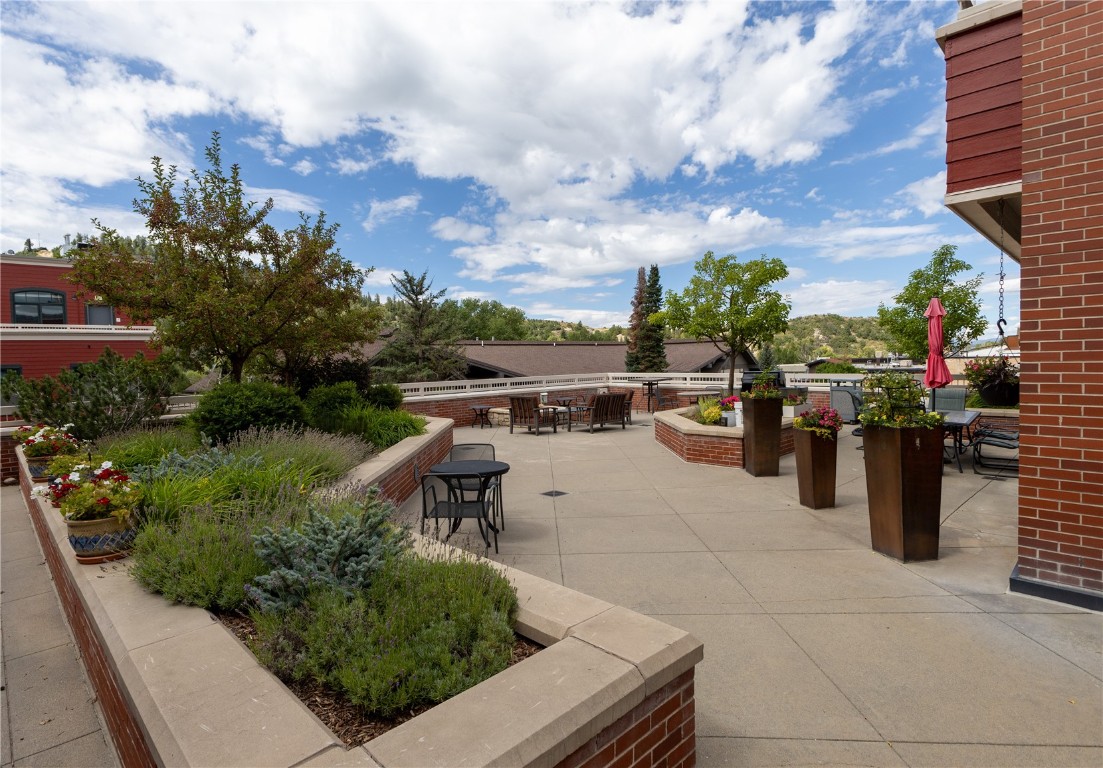 703 Lincoln AVENUE B206