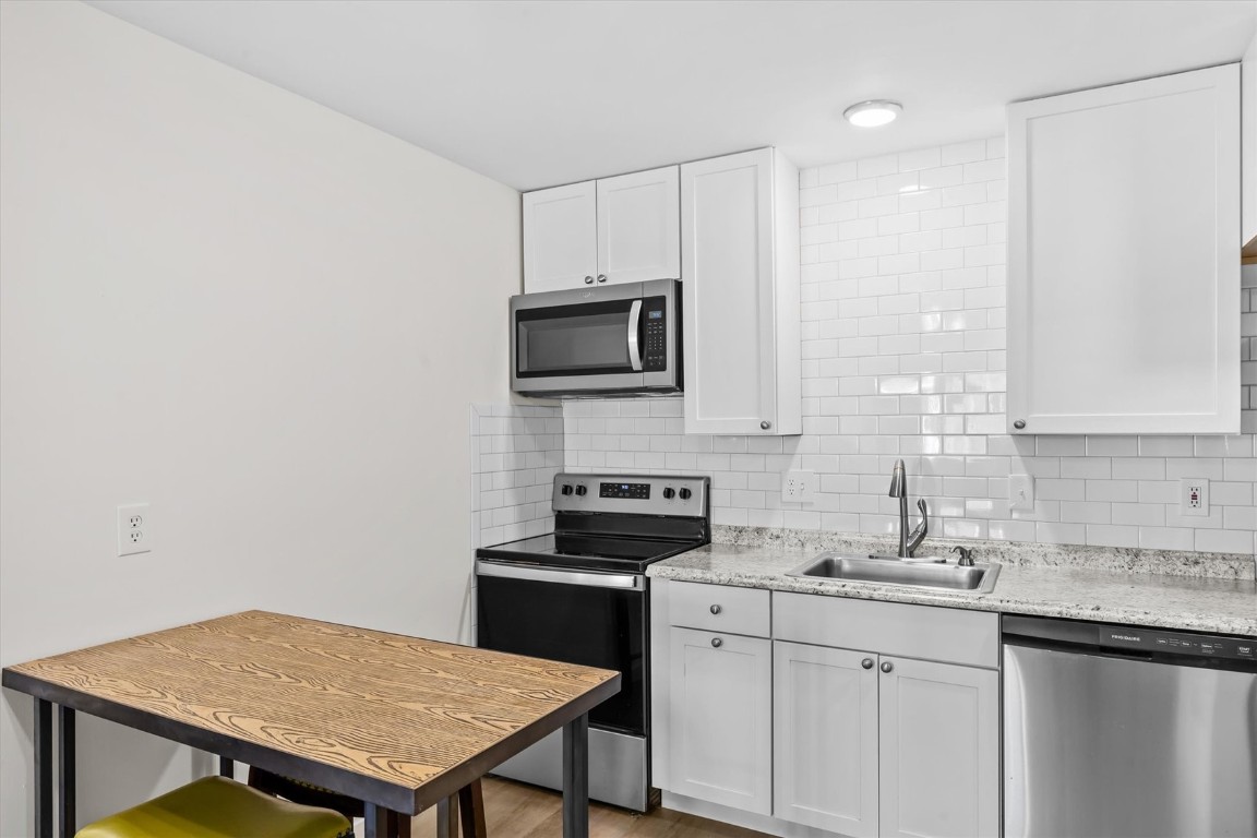 1375 Sparta Plaza 15