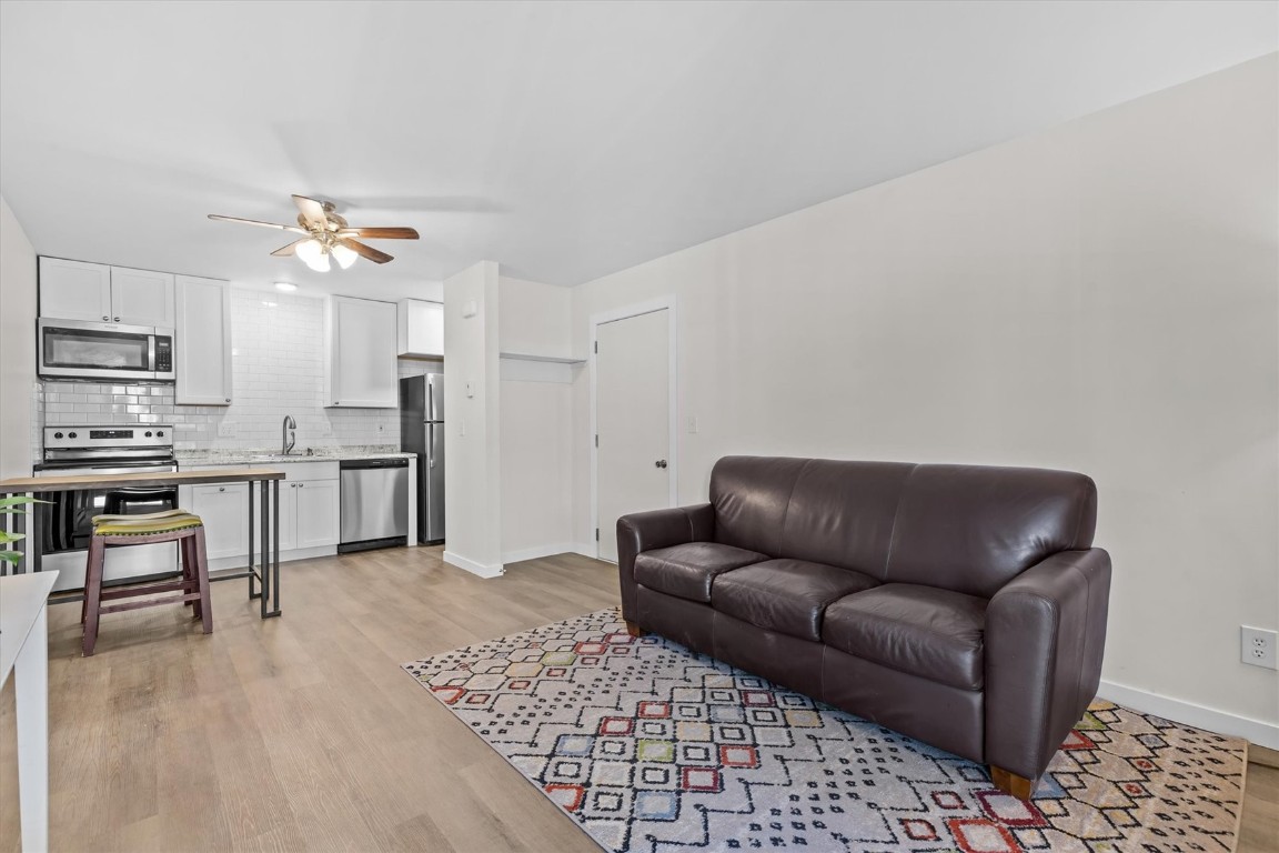 1375 Sparta Plaza 15