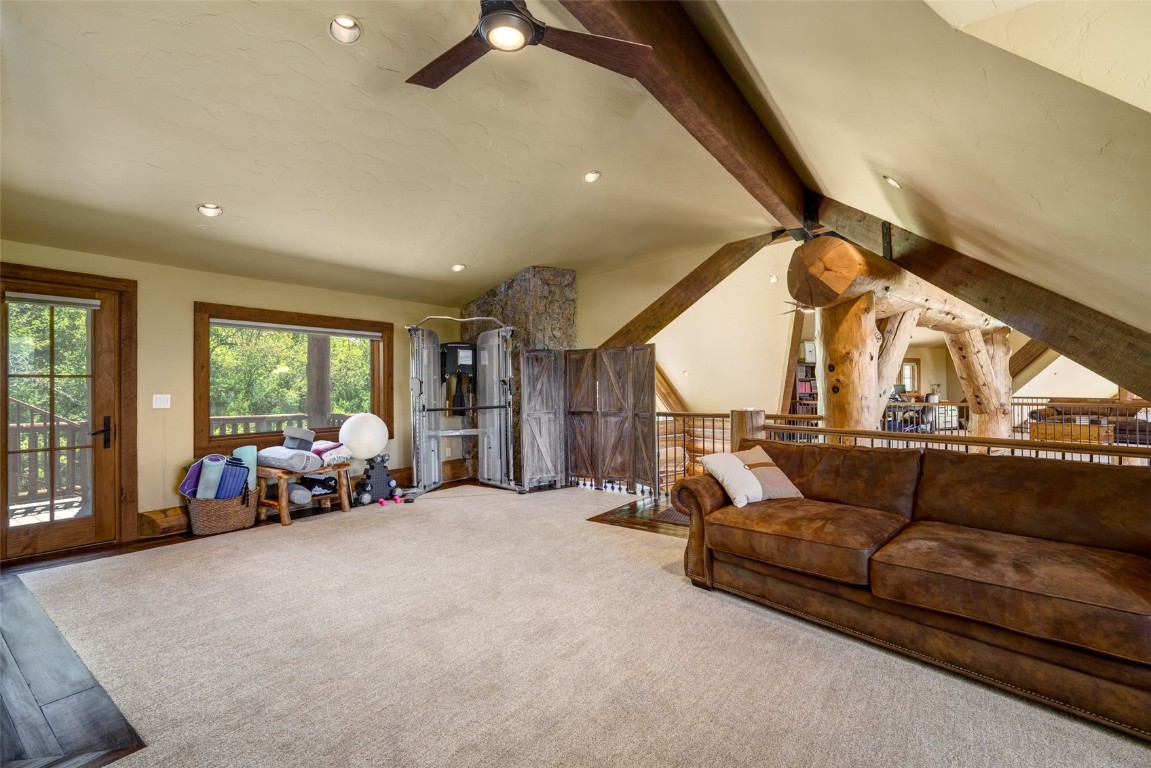 1910 Clubhouse DRIVE