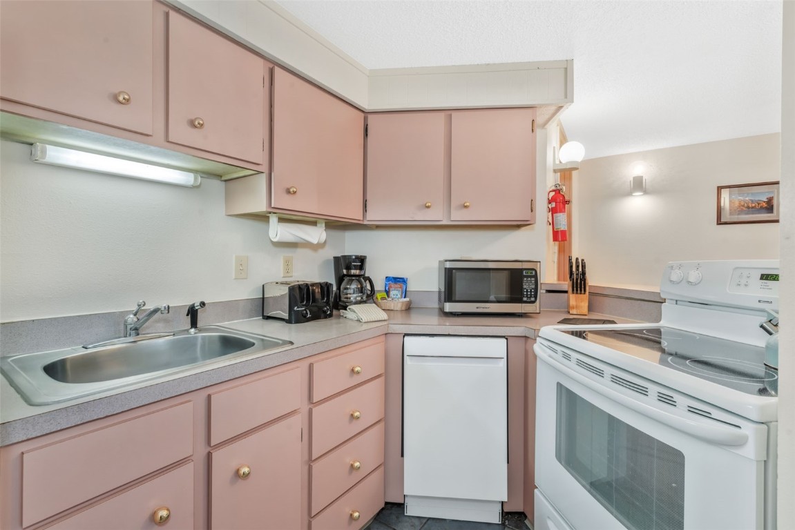 1920 Ski Time Square DRIVE 111