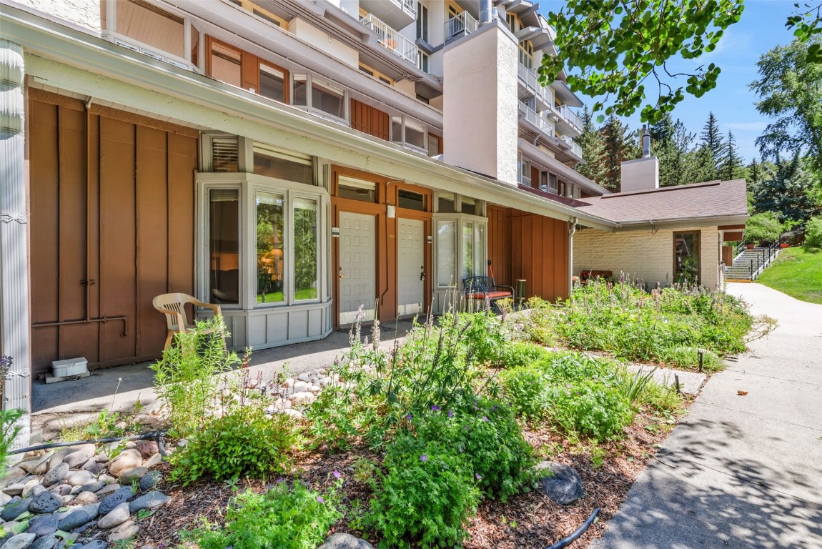 1920 Ski Time Square DRIVE 111