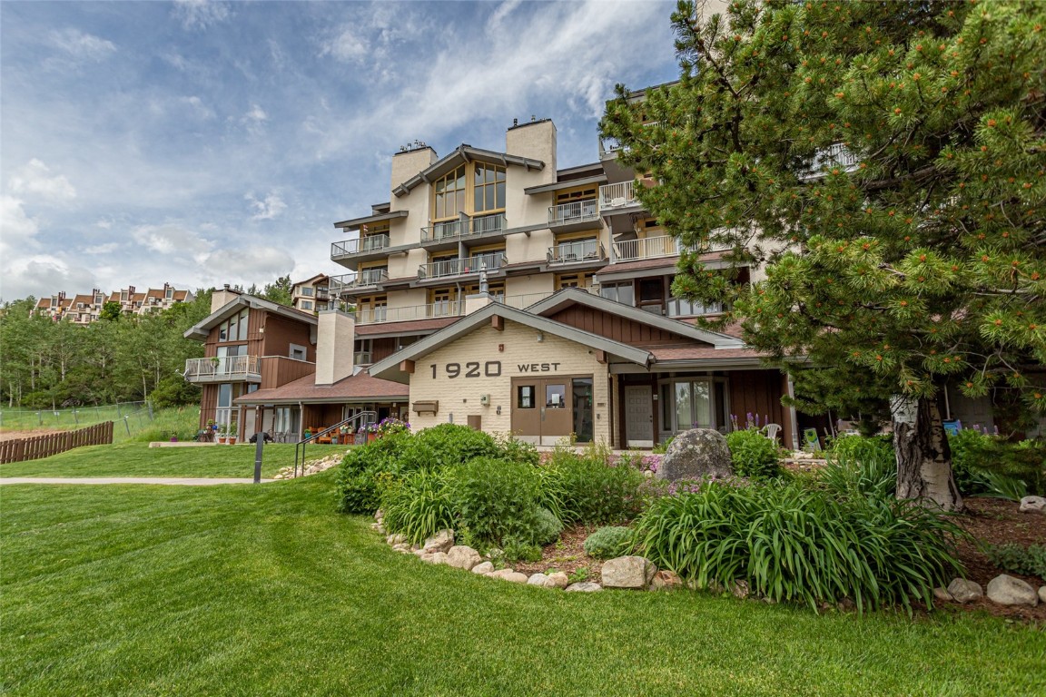 1920 Ski Time Square DRIVE 111