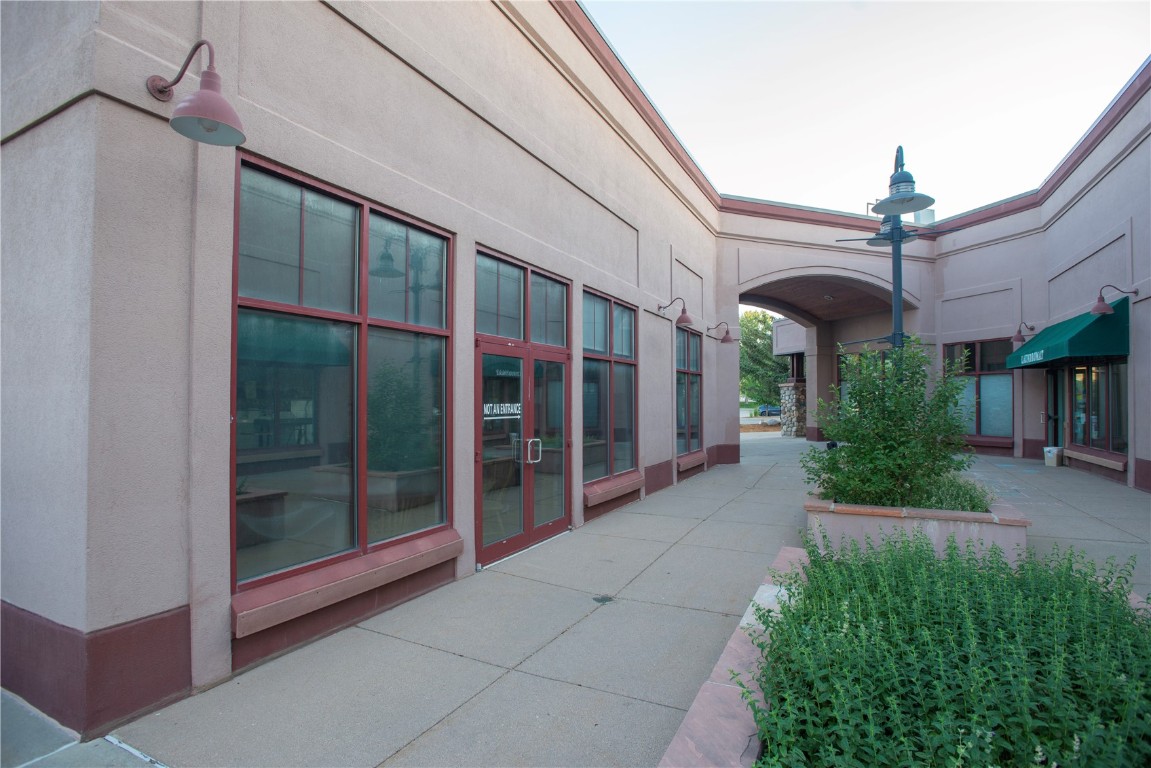 2201 Curve Plaza A105