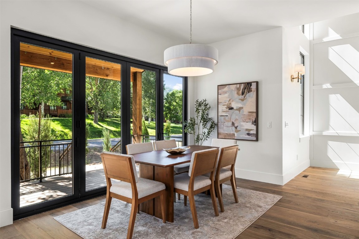 3323 Snowflake CIRCLE