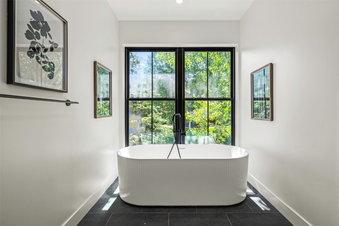 3323 Snowflake CIRCLE