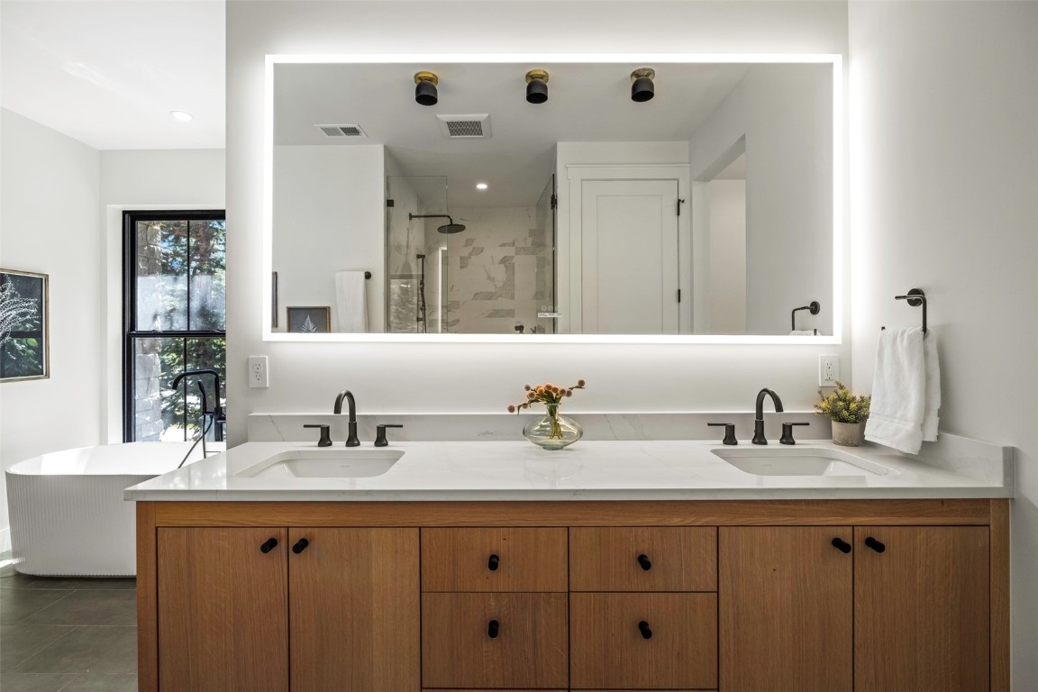 3323 Snowflake CIRCLE