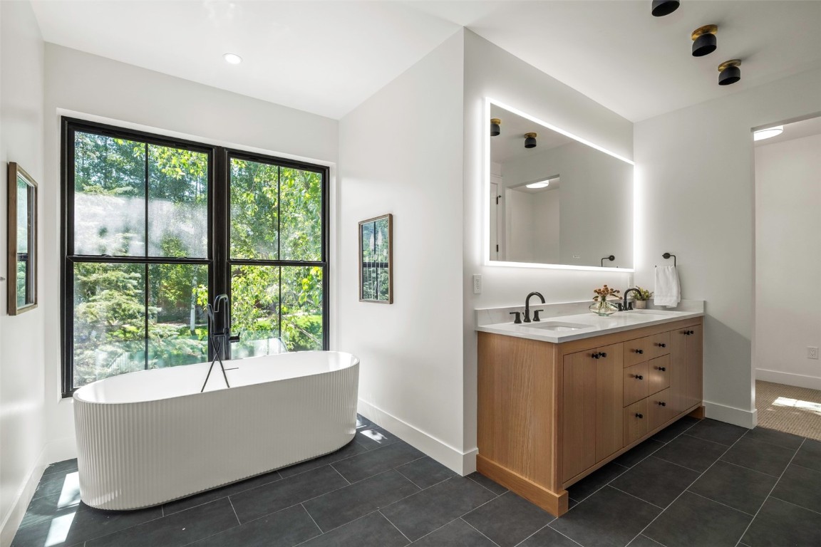 3323 Snowflake CIRCLE