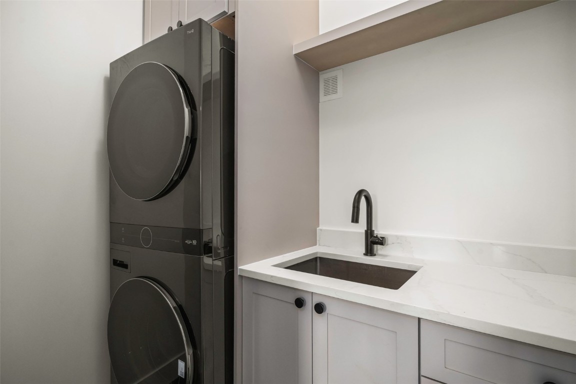 3323 Snowflake CIRCLE