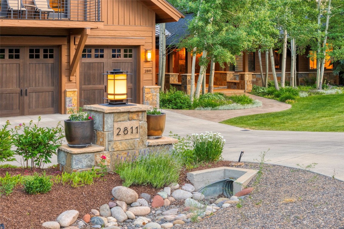 2811 Whitewater LANE