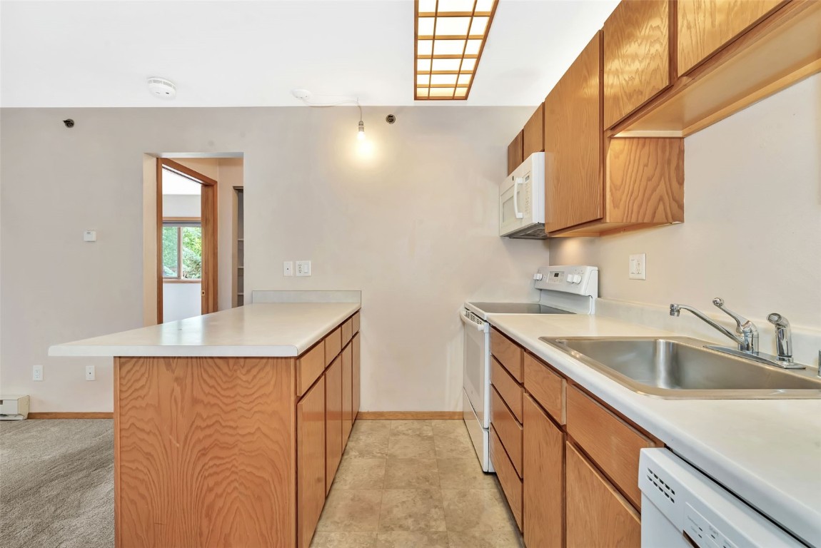 1385 Sparta Plaza 3