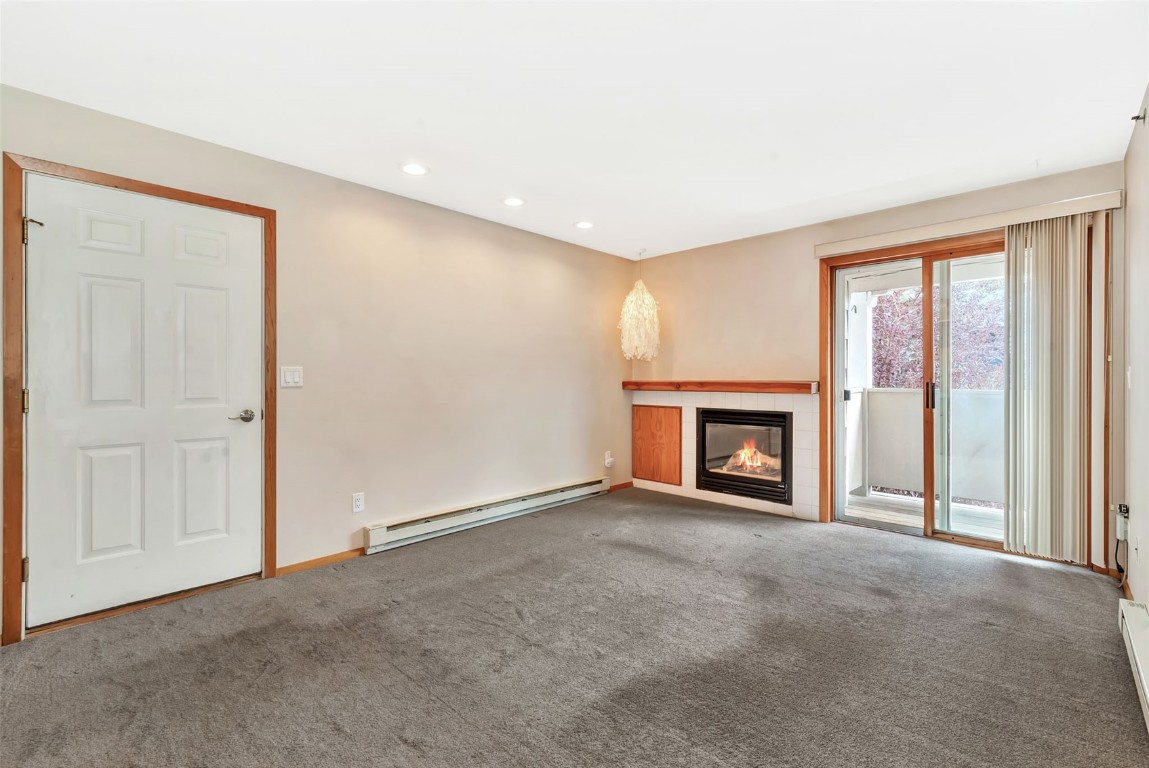 1385 Sparta Plaza 3