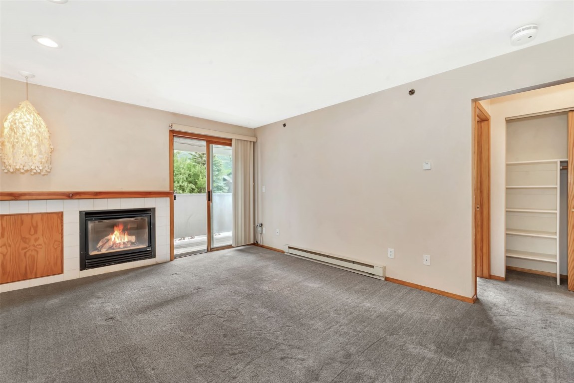 1385 Sparta Plaza 3