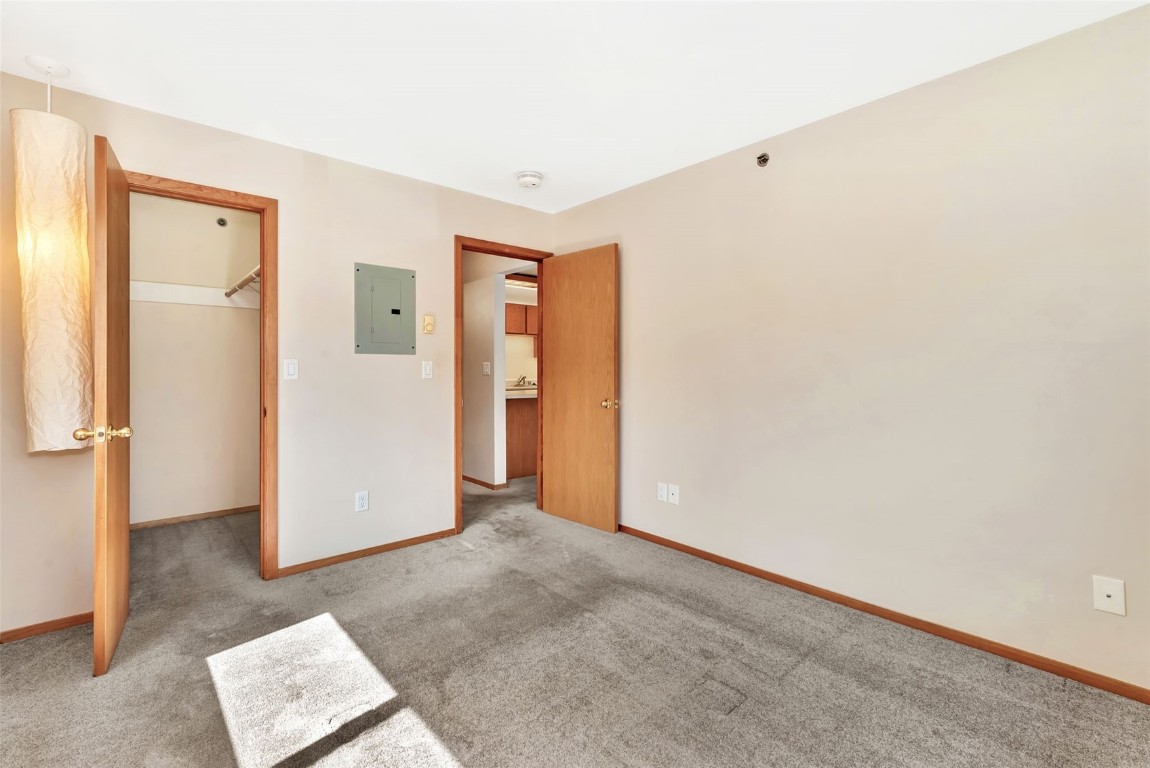 1385 Sparta Plaza 3