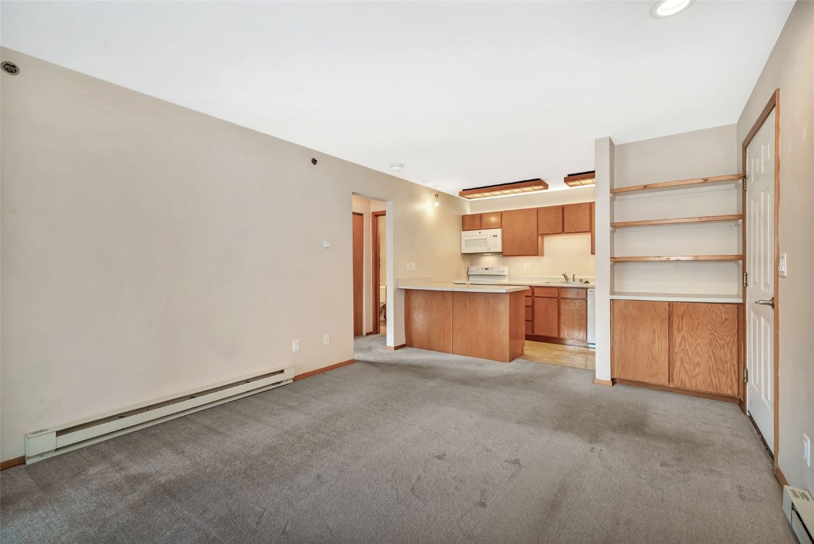 1385 Sparta Plaza 3
