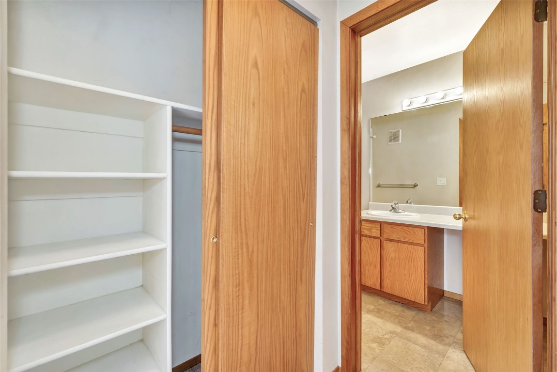 1385 Sparta Plaza 3