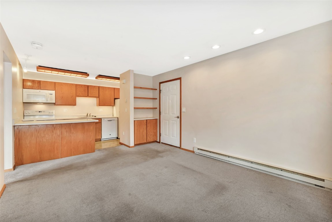 1385 Sparta Plaza 3