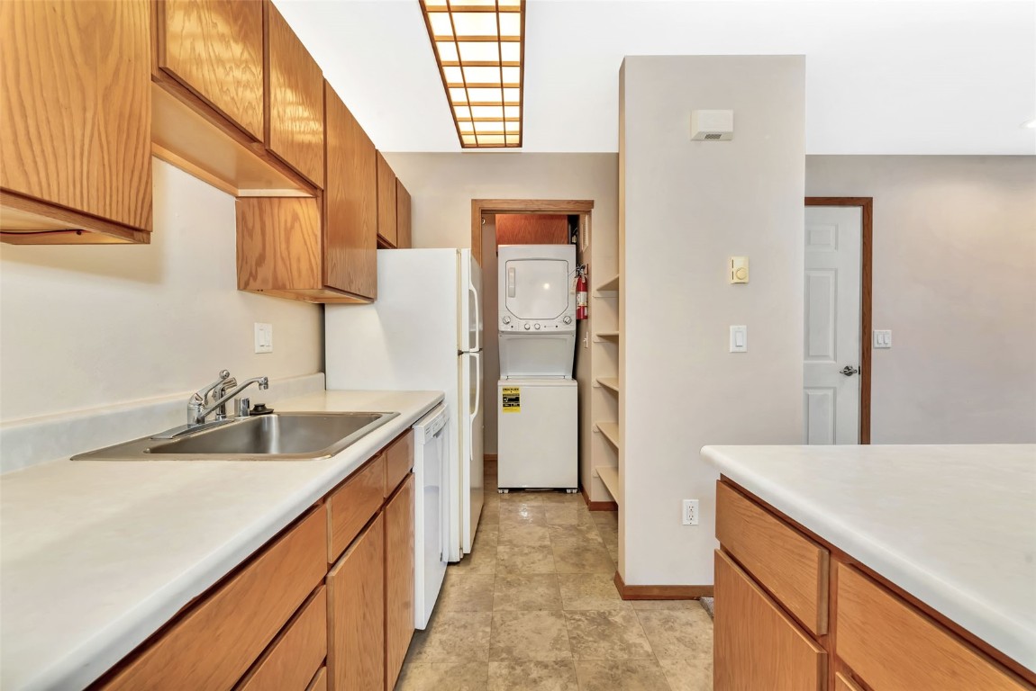 1385 Sparta Plaza 3