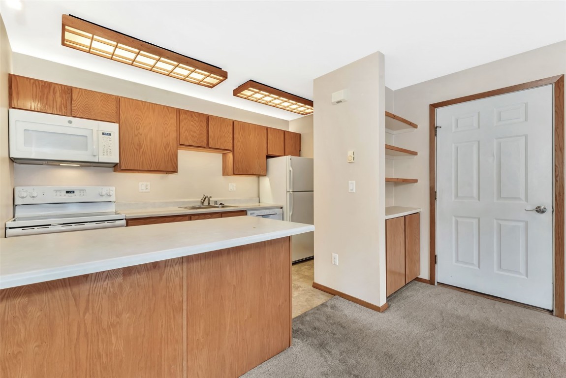 1385 Sparta Plaza 3