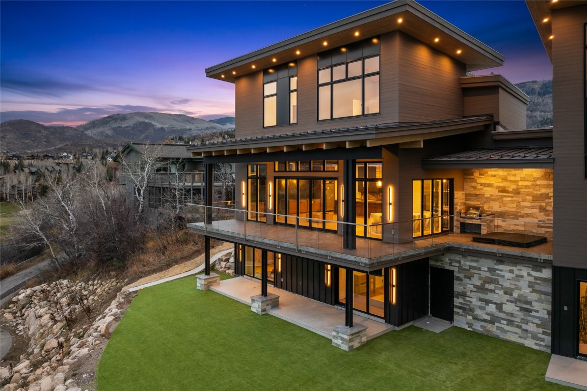 1870 Christie DRIVE 1