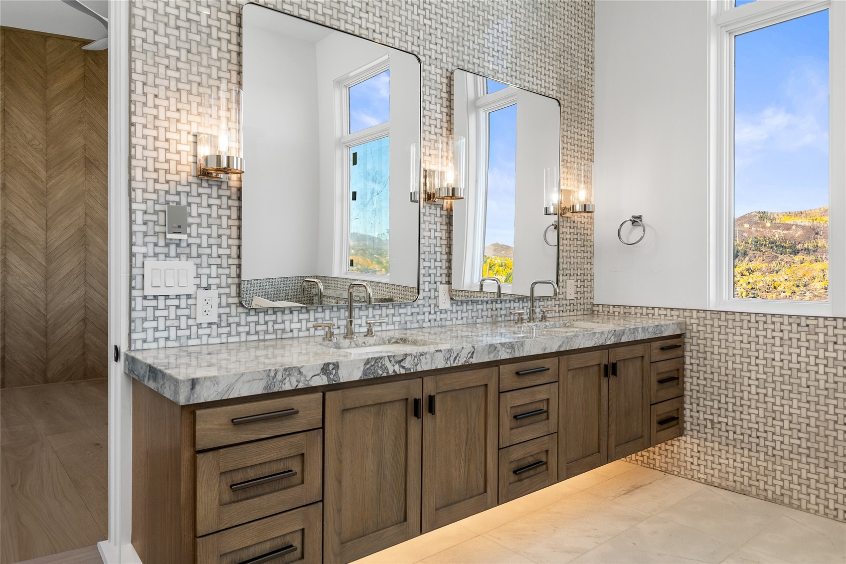 1870 Christie DRIVE 1