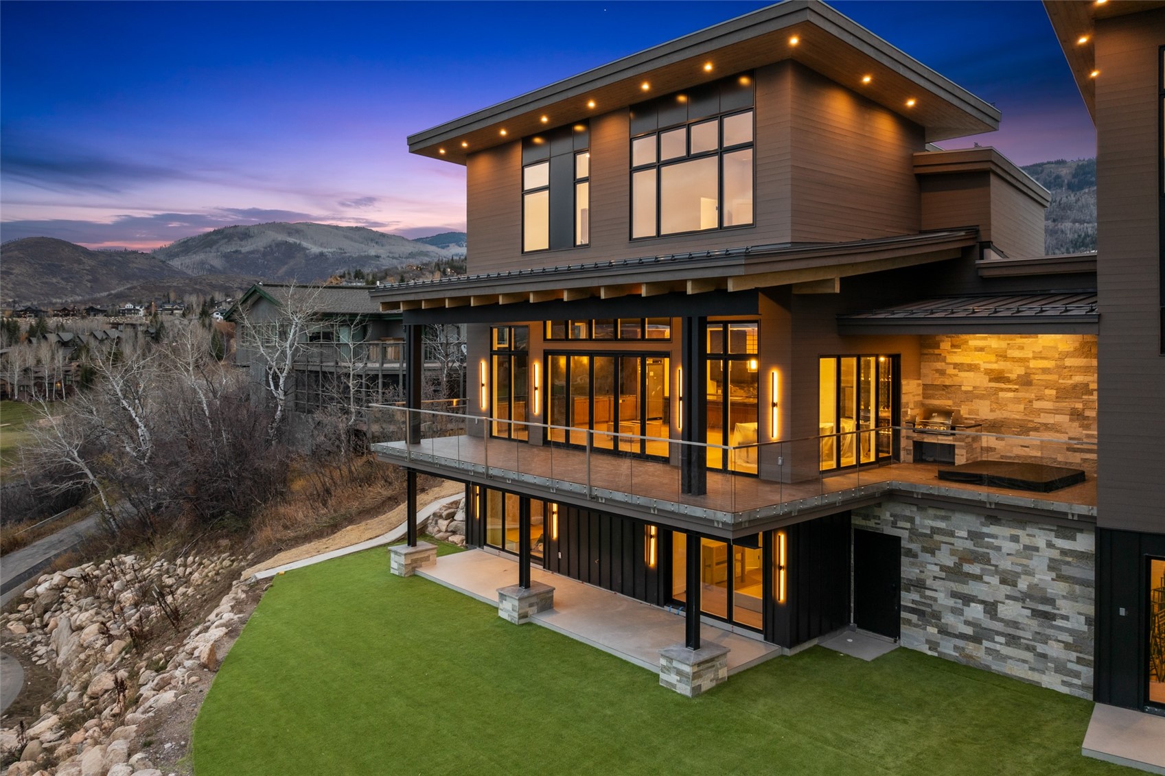 1870 Christie DRIVE 1