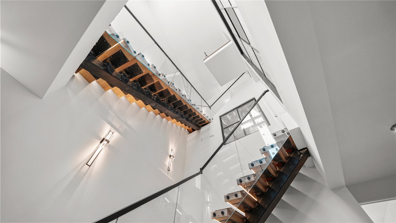 1870 Christie DRIVE 1