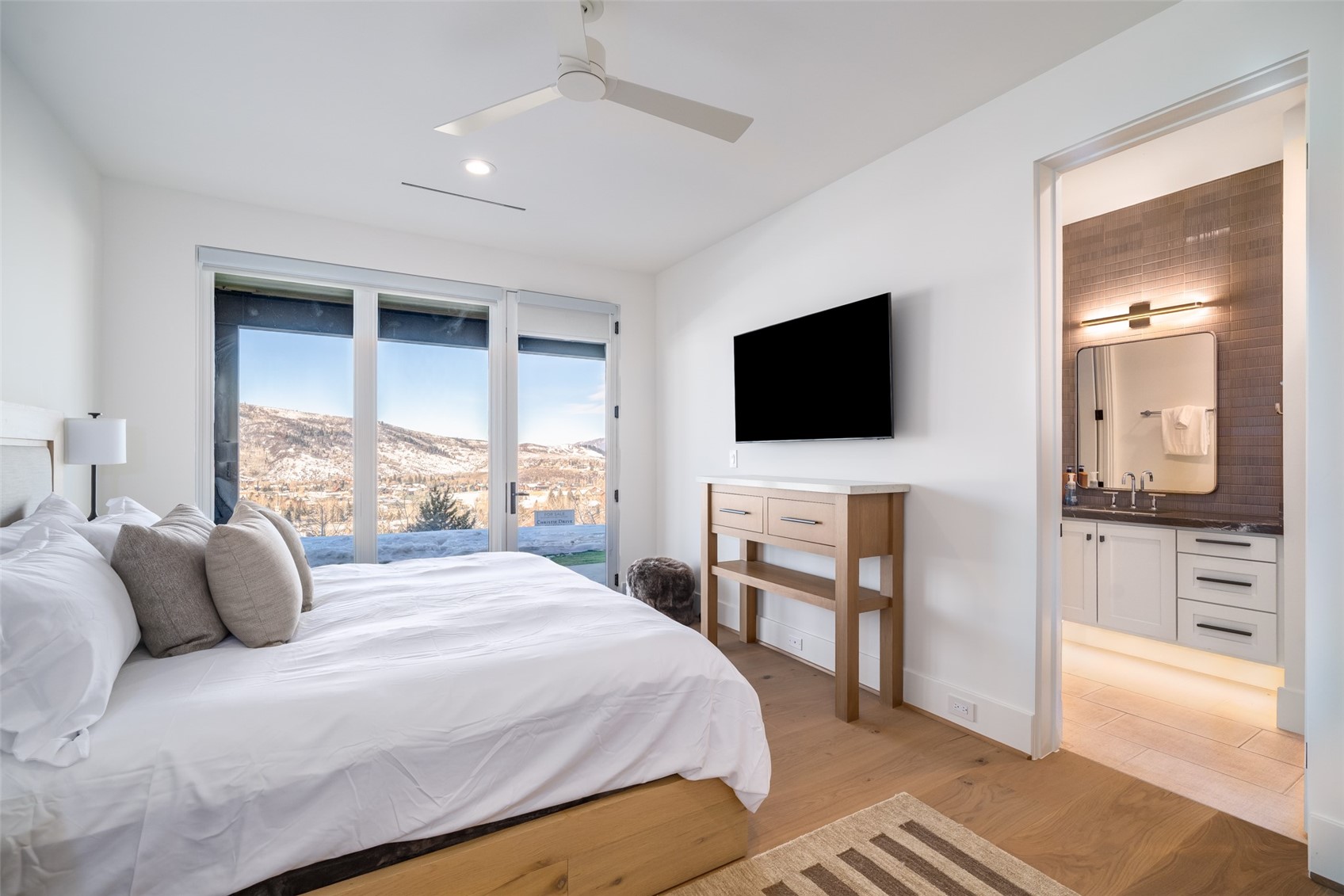 1870 Christie DRIVE 1