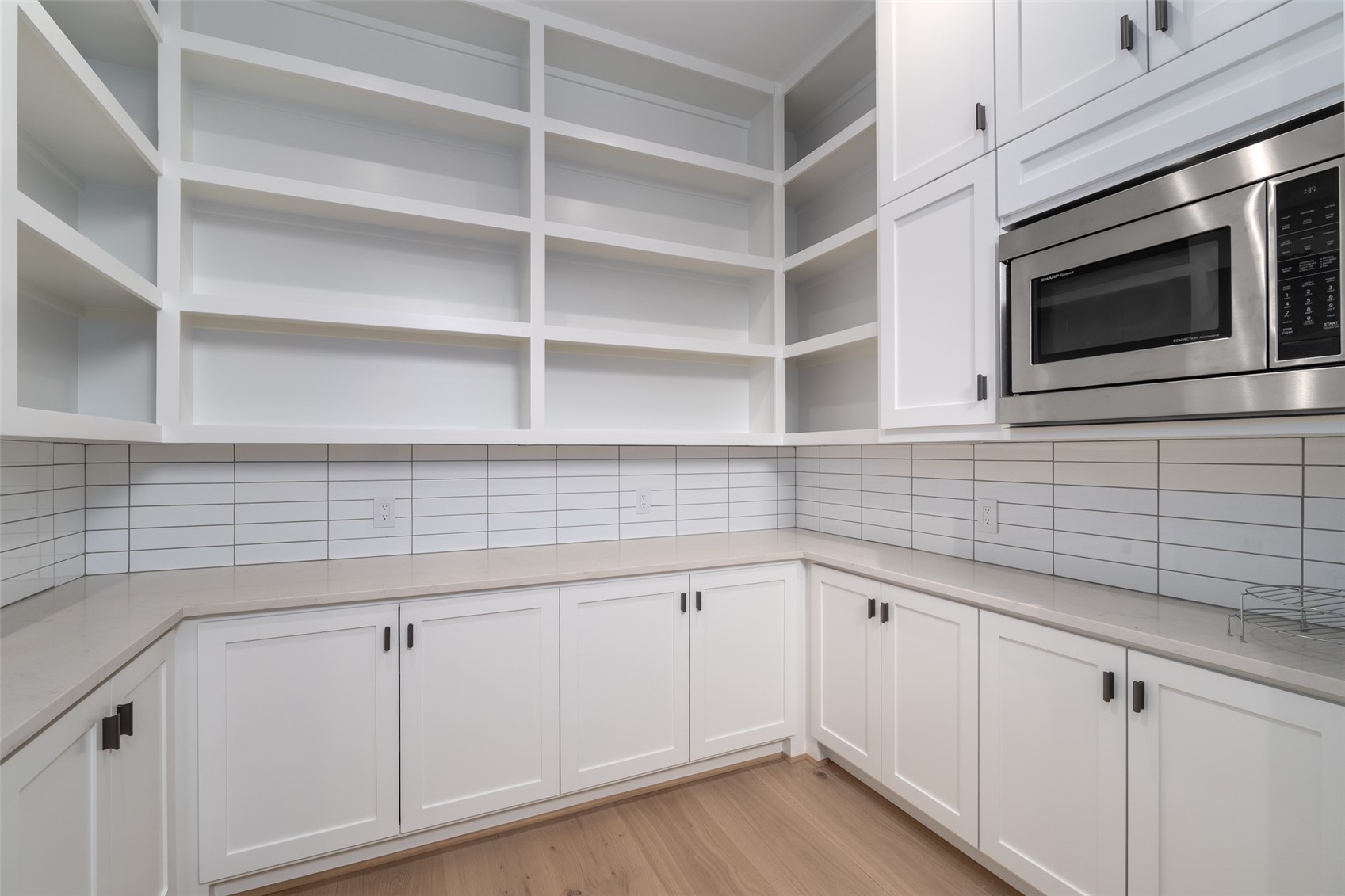 1870 Christie DRIVE 1