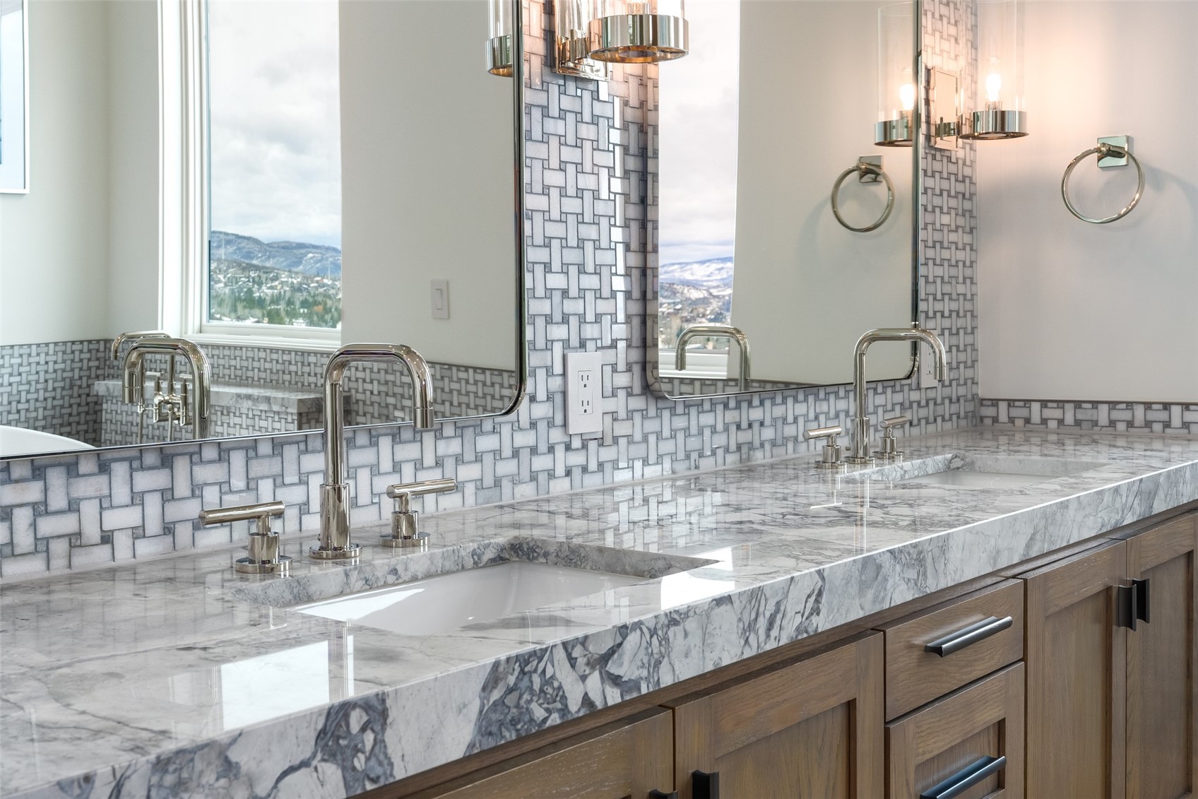 1870 Christie DRIVE 1