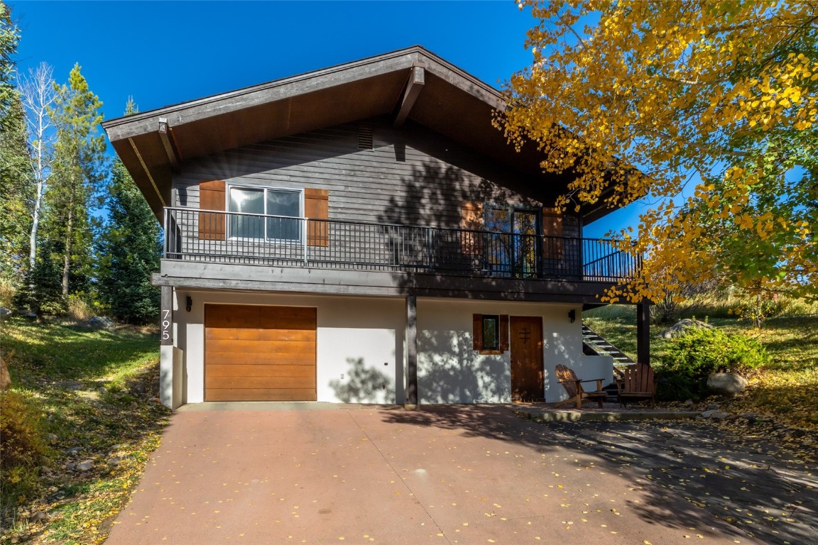 795 Spring Creek CIRCLE
