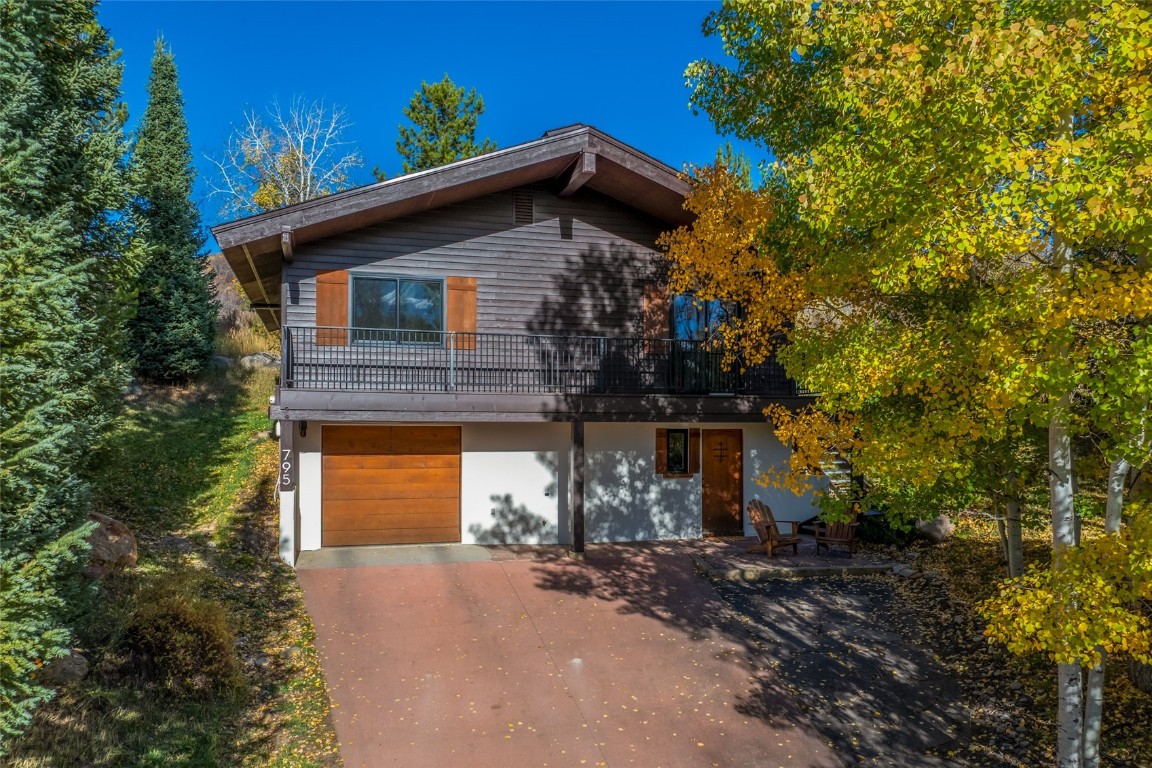 795 Spring Creek CIRCLE