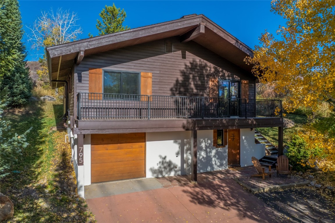 795 Spring Creek CIRCLE