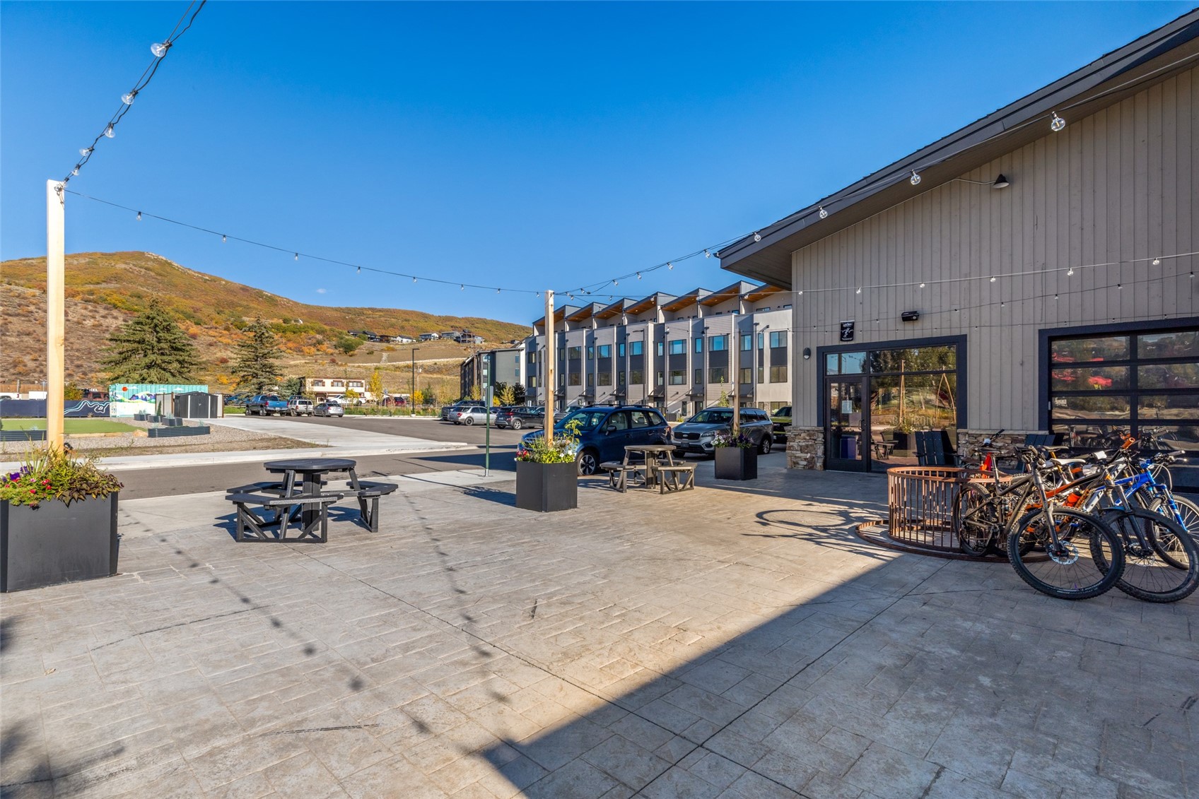 1901 Curve Plaza Ste. 4