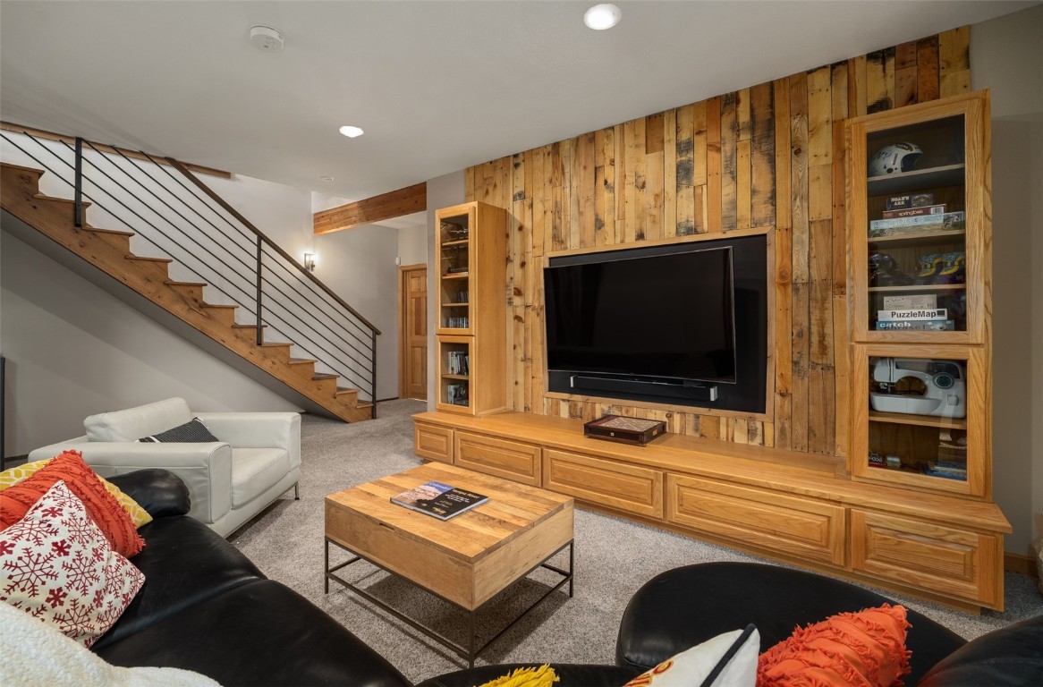 545 Steamboat BOULEVARD