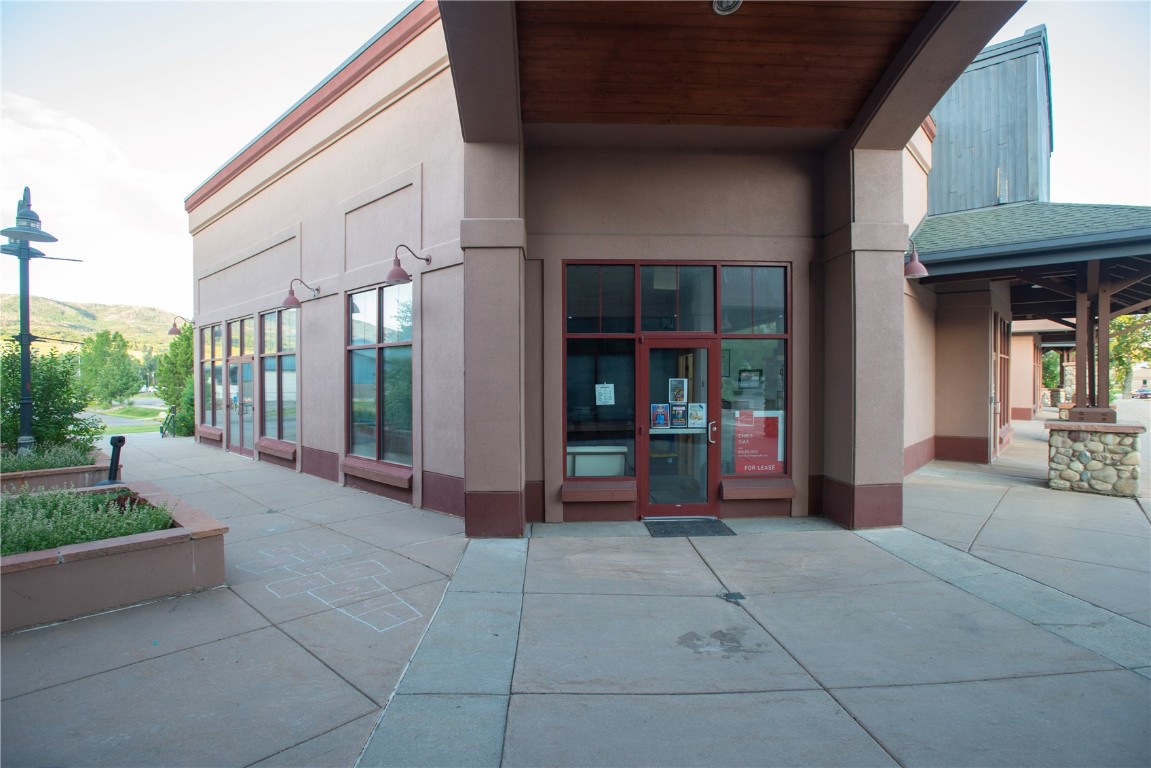 2201 Curve Plaza A105