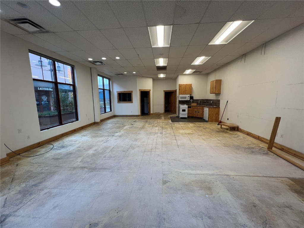 2201 Curve Plaza A105