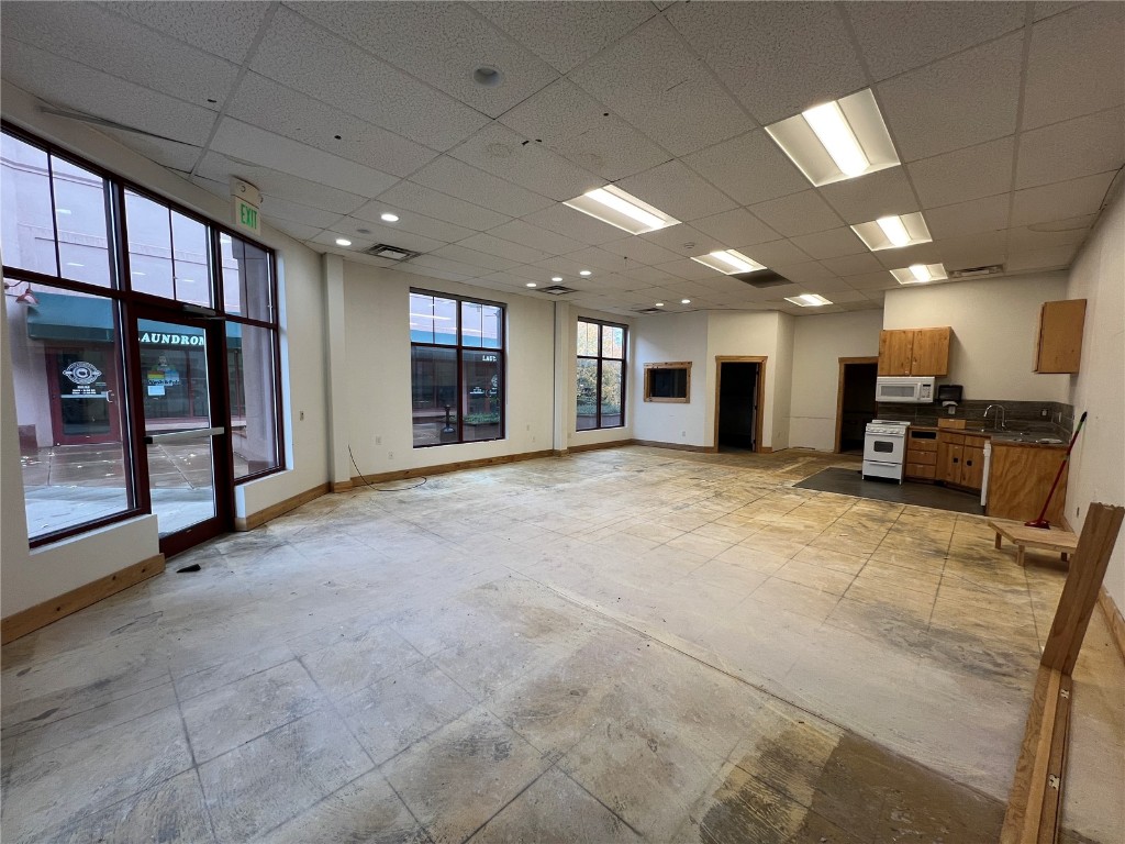 2201 Curve Plaza A105