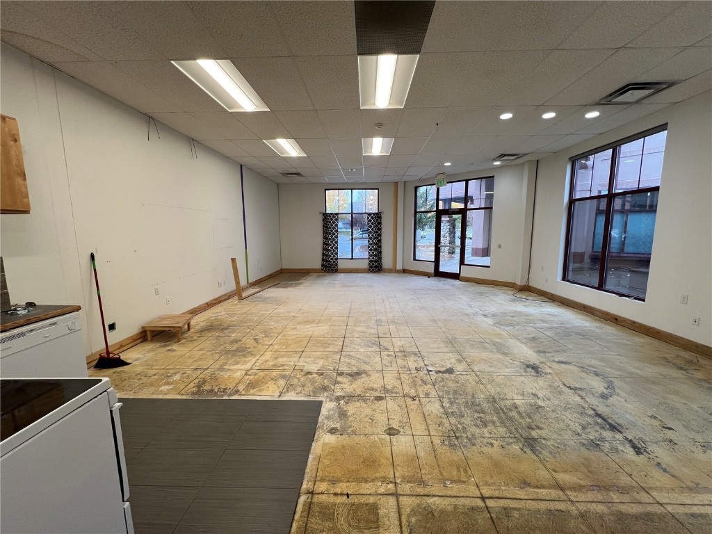 2201 Curve Plaza A105