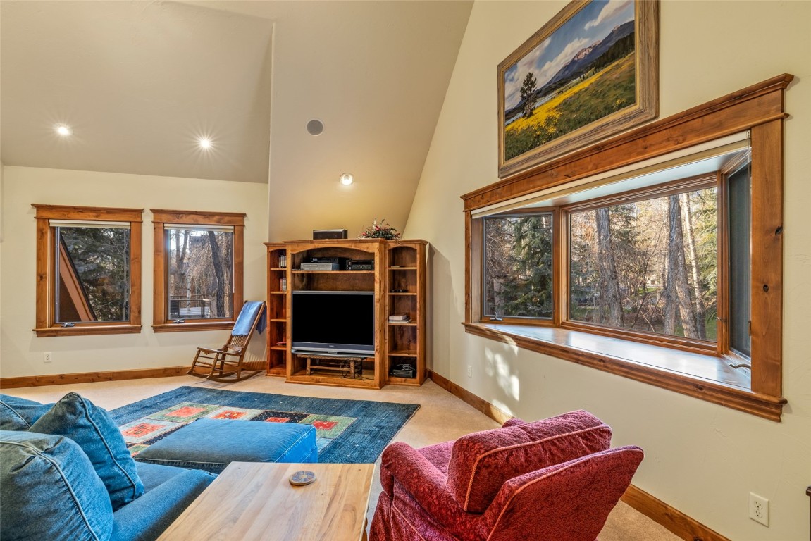 665 Meadowbrook CIRCLE