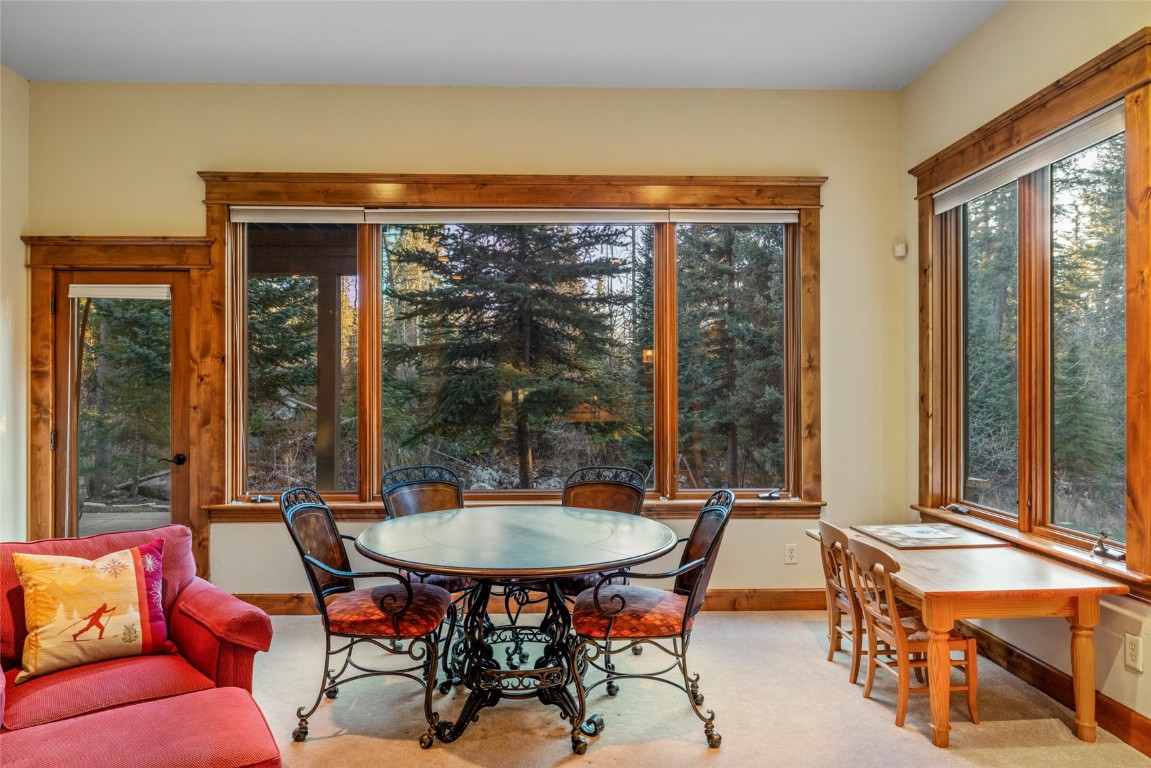 665 Meadowbrook CIRCLE