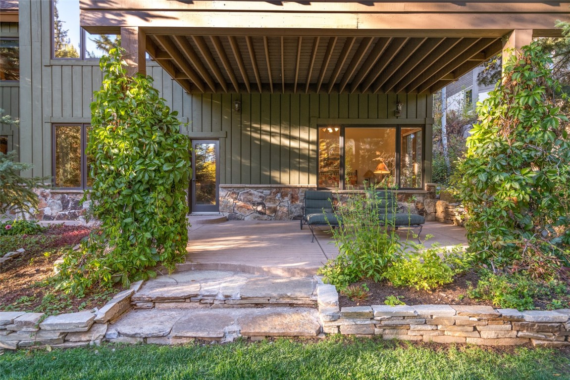 665 Meadowbrook CIRCLE