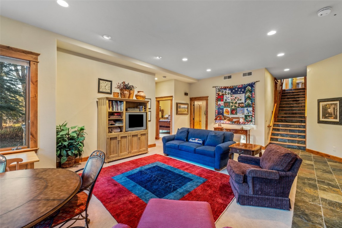 665 Meadowbrook CIRCLE