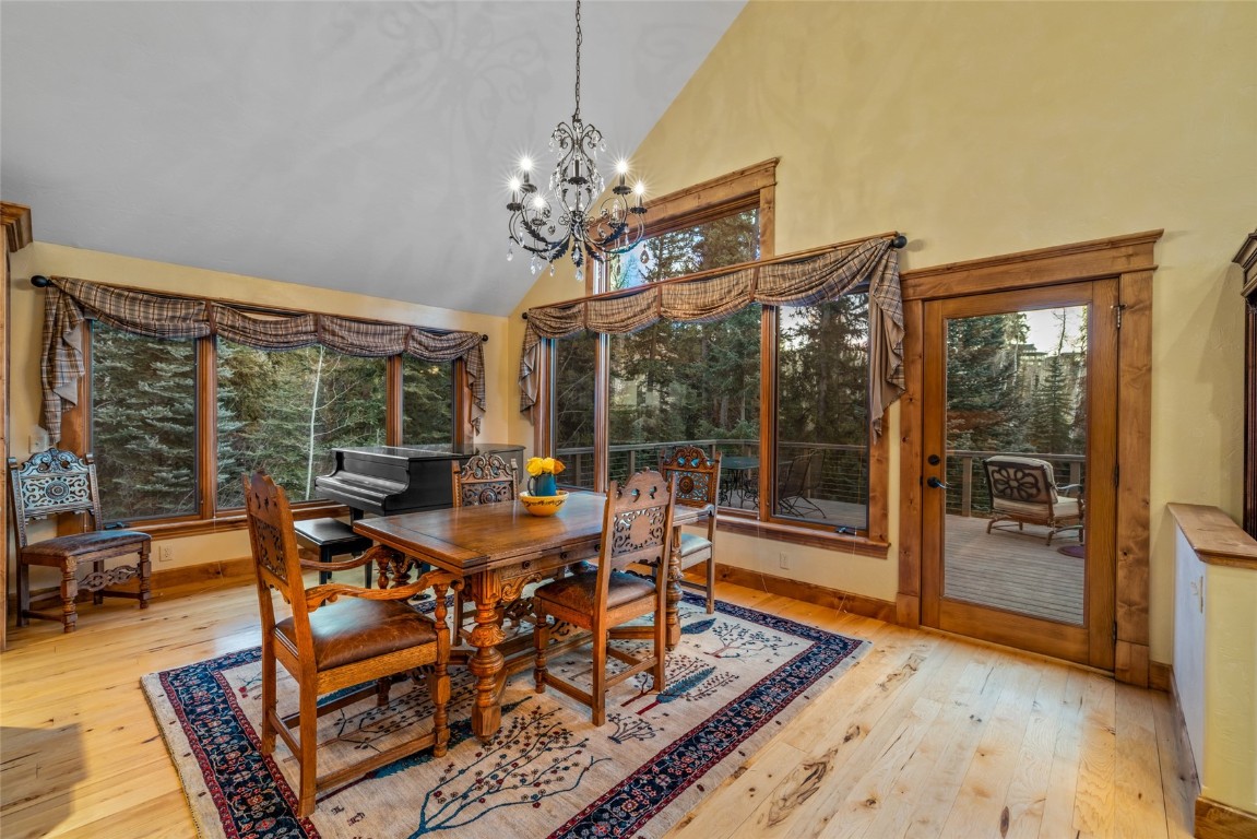 665 Meadowbrook CIRCLE