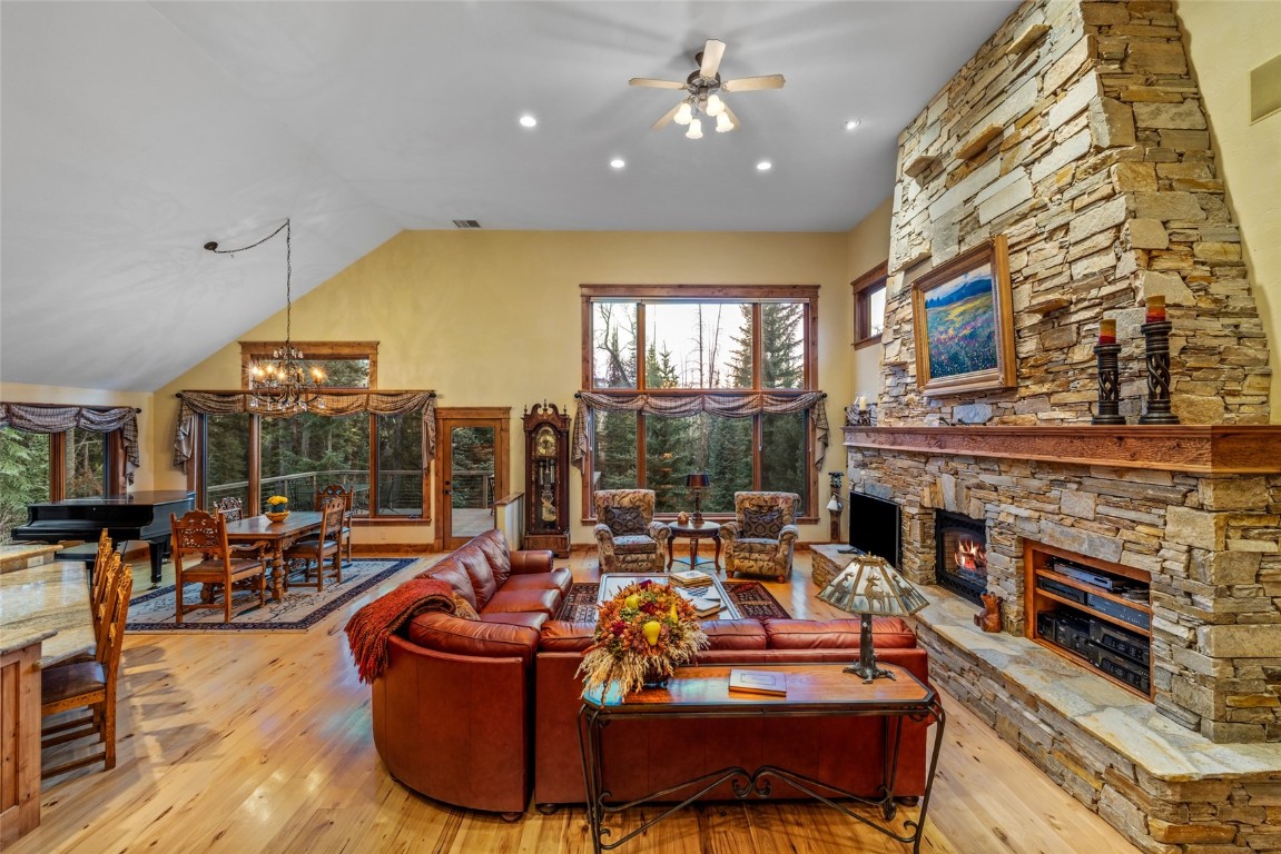 665 Meadowbrook CIRCLE